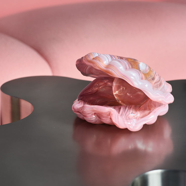 Mother of Pearl collection pink crystal clam shell with a clear crystal pearl inside.